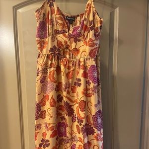 Summer dress, with peekaboo between upper rib area